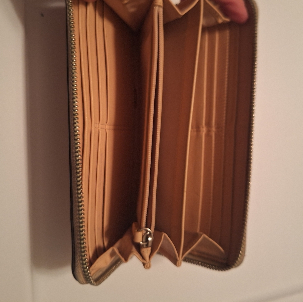 LOW START! Coach Wallet - Picture 3 of 6